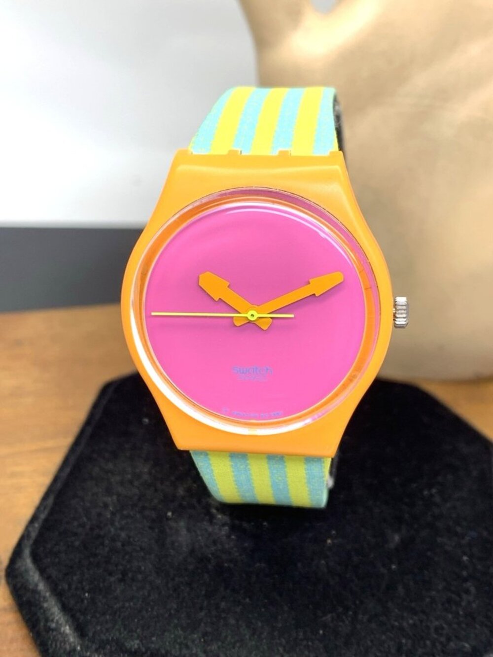 Swatch Women's Watch GO100 Swiss Quartz Colorful Pink Orange Vintage 1992 34mm